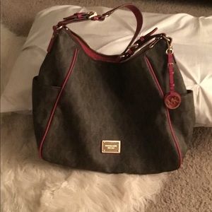 Beautiful Michael Korda handbag. 100% Authentic